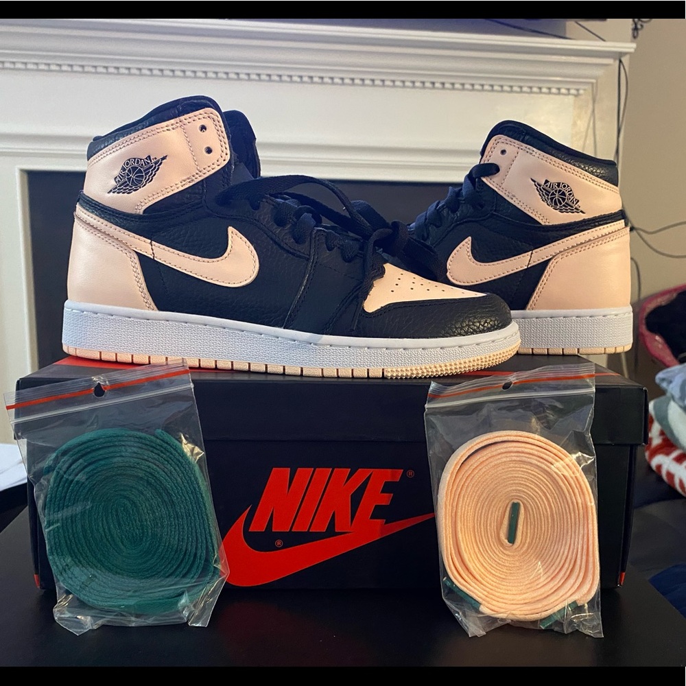 Brand new Nike Air Jordan 1’s crimson tint grade school size 6! Never worn!
